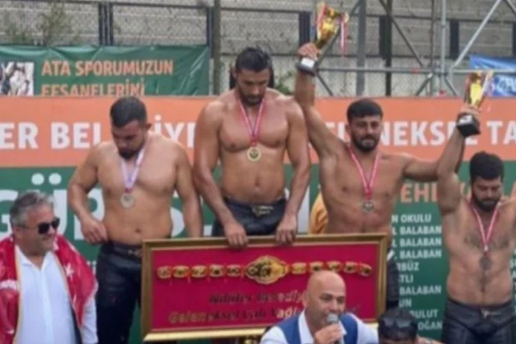 Bursa Büyükşehir Belediyesporlu yağlı güreşçilerden büyük başarı!