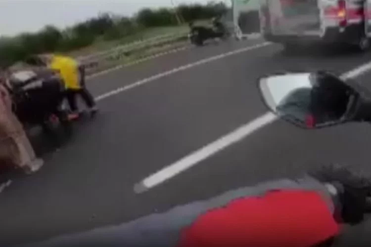 Bursa'da 2 motosikletin çarpıştı! Sürücülerin durumu...