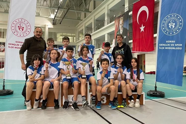 Bursa'da Badminton Akademi meyvelerini veriyor