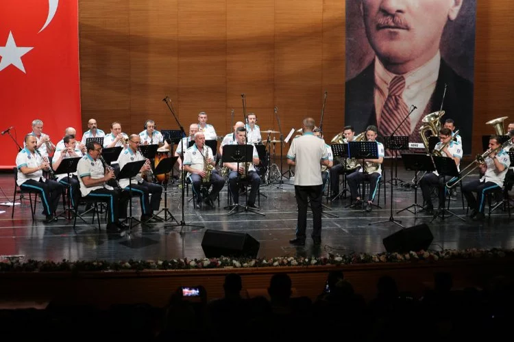 Bursa'da bandodan unutulmaz ‘film müzikleri’ konseri