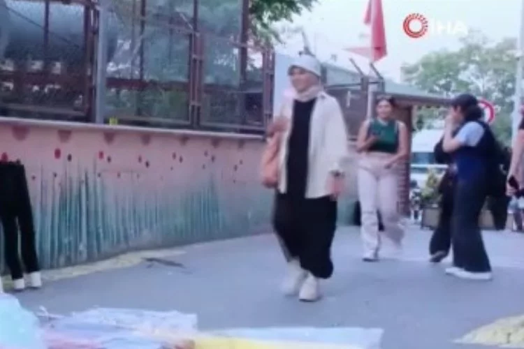 Bursa'da cansız manken şakası! Önce çığlık attılar, sonra kahkaka