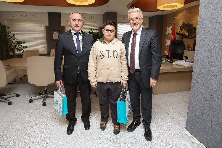 Bursa'da dünya şampiyonu başarısını Başkan Erdem ile paylaştı