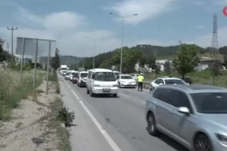 Bursa’da feci kaza: Tır şarampole uçtu