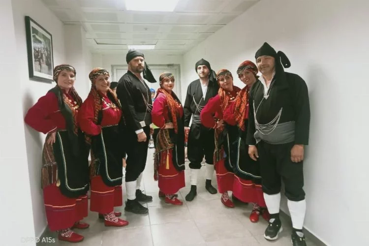 Bursa'da folklor ekibinden muhteşem performans