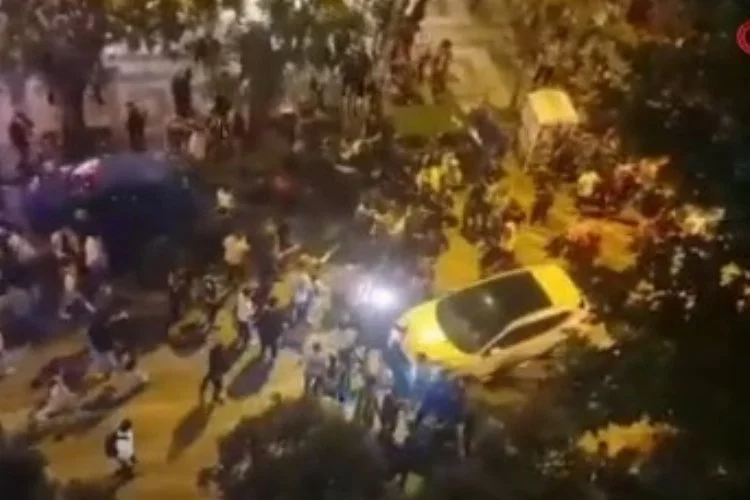 Bursa'da Galatasaray ve Fenerbahçeli taraftarlar birbirine girdi: 3 gözaltı