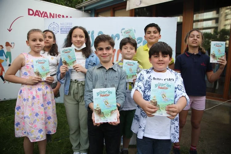 Bursa'da gönüllülerden çocuklara armağan