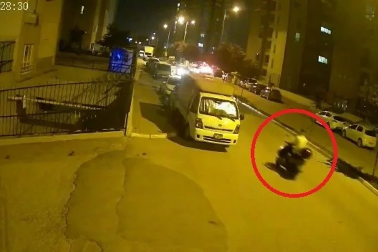 Bursa'da  motosiklet hırsızlığı anbean kamerada