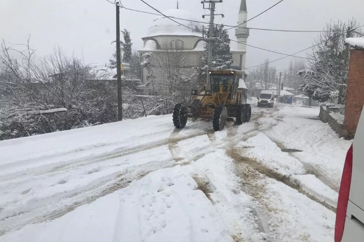 Bursa'da Gürsu Belediyesi kar mesaisine başladı