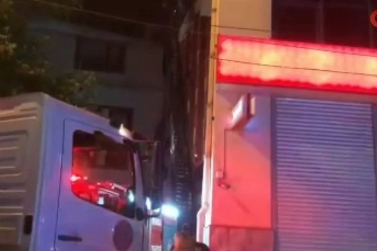 Bursa’da iş hanının çatı katında yangın çıktı!