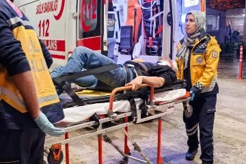 Bursa'da kafasına demir parçaları düşen işçi yaralandı