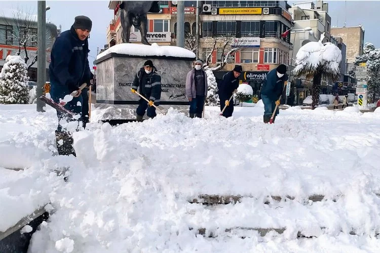 Bursa'da Karacabey Belediyesi kar sınavını başarıyla atlattı