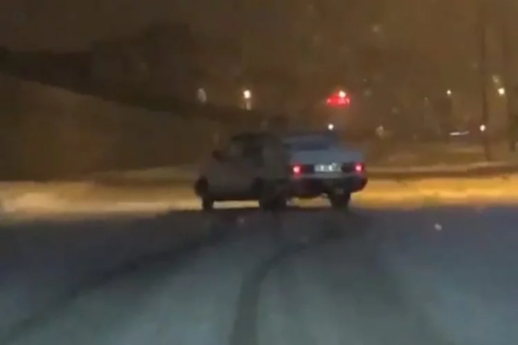 Bursa'da karda drift yapan araçlar kamerada!