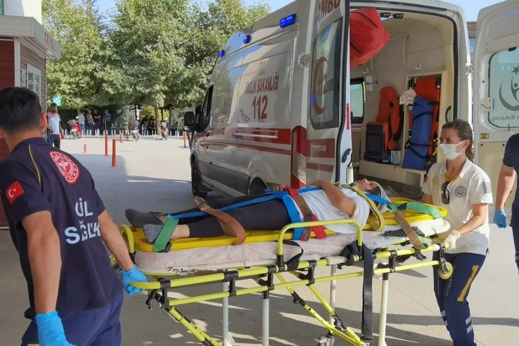 Bursa'da küçük çocuk 200 kiloluk demir kapının altında kaldı