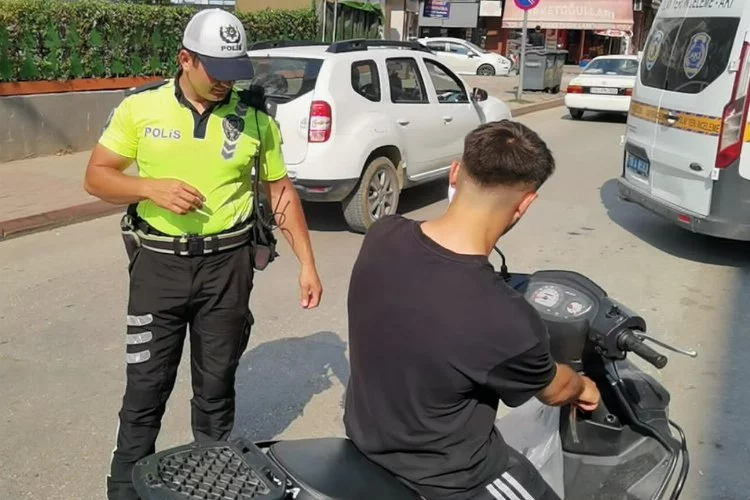 Bursa'da motosikletli gencin bahanesi cezadan kurtaramadı!