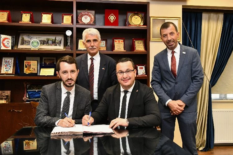 Bursa'da Mustafakemalpaşa Ve Kamenica arasında imzalar atıldı