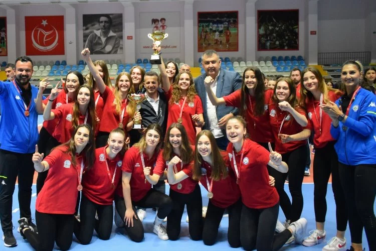 Bursa'da Nilüferli şampiyonlar kupalarını aldı