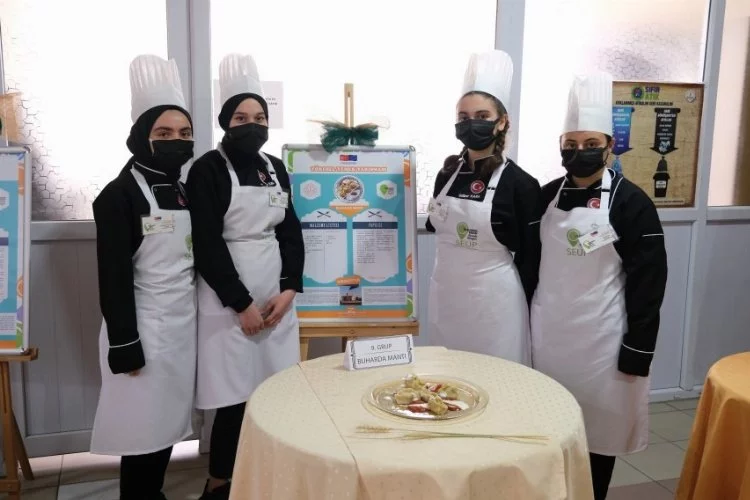 Bursa'da öğrenciler yöresel yemeklerle yarıştı