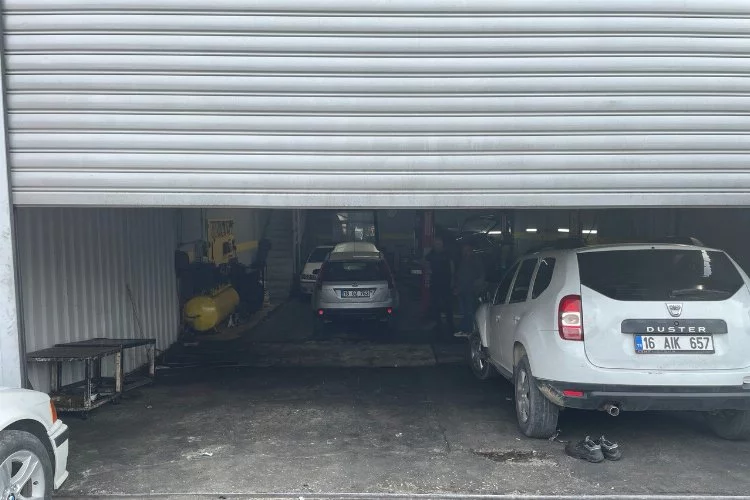 Bursa'da otomobil tamirhanesinde silahla vurulan kişi ağır yaralandı
