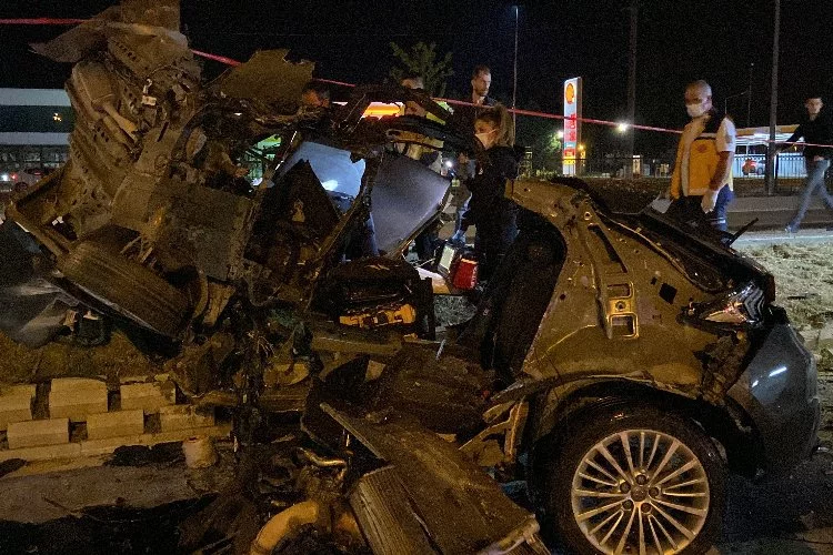 Bursa'da parçalanan otomobildeki astsubay hayatını kaybetti!
