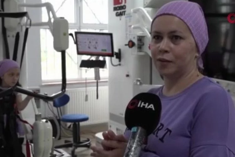 Bursa'da parkinson hastası fedakar anne, hasta ikizleri için 10 yıldır televizyon bile izlemedi!
