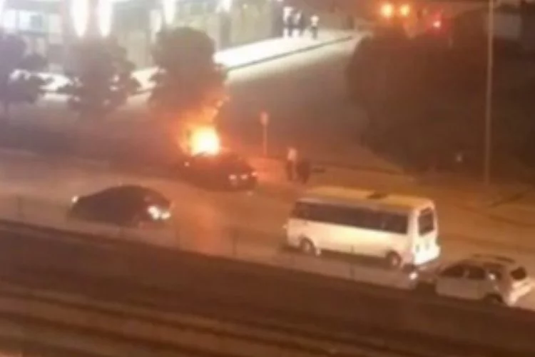 Bursa'da seyir halindeki otomobil alev alev yandı!