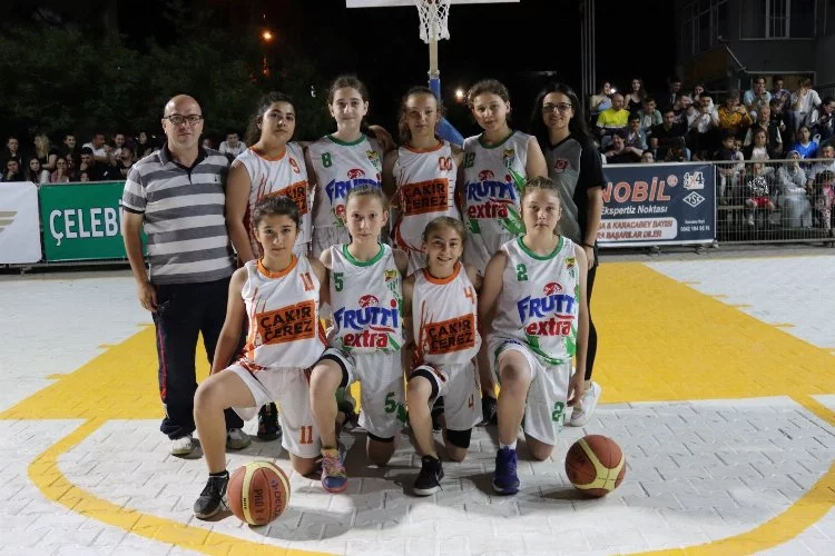 Bursa'da sokak basketbolu nefes kesti
