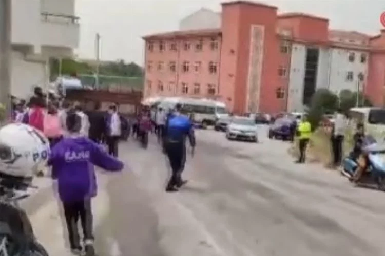 Bursa'da traktör dehşet saçtı! Duvara çarparak durabildi: Yaralılar var