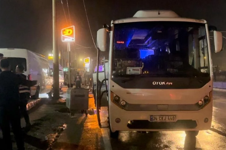 Bursa'da can pazarı! Yabancı turistleri taşıyan otobüs aydınlatma direğine çarptı... Çok sayıda yaralı var
