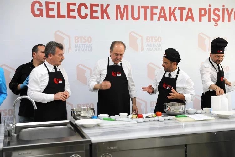 Bursa'da "Türk Mutfağı Haftası"nda cantık ve süt helvası tanıtıldı