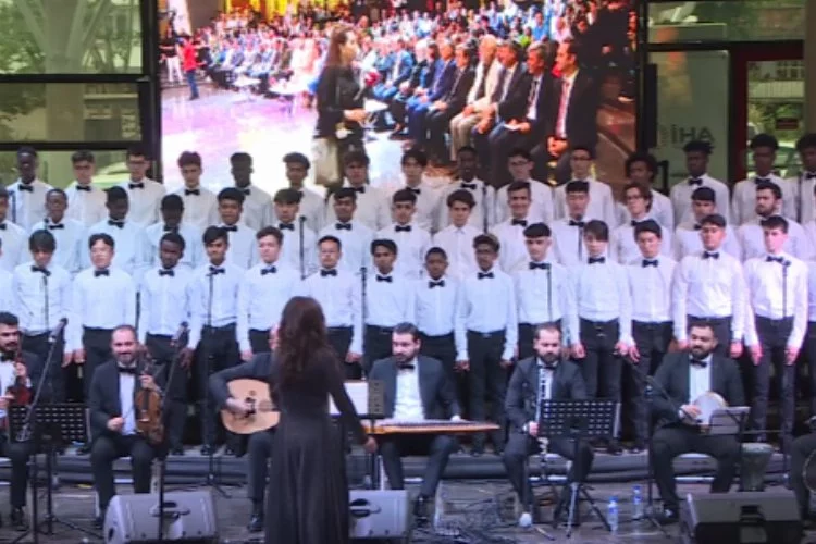 Bursa'da Türk ve yabancı imam hatip öğrencileri konser verdi