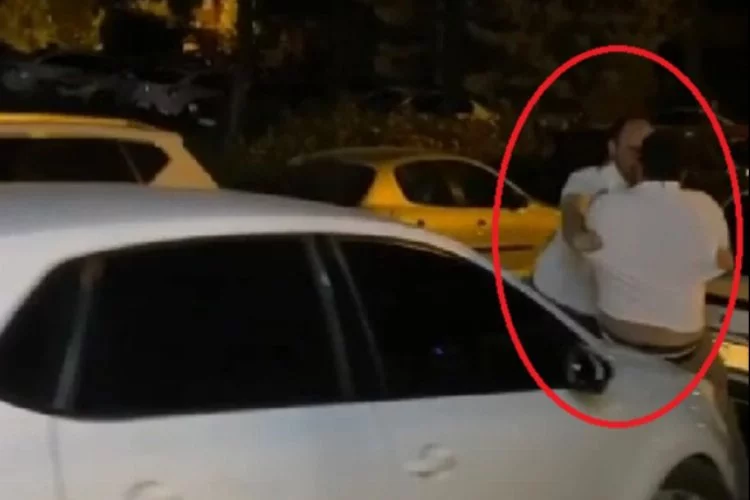 Bursa'da yanındaki kadını sokakta darp etti, dayağı yedi!