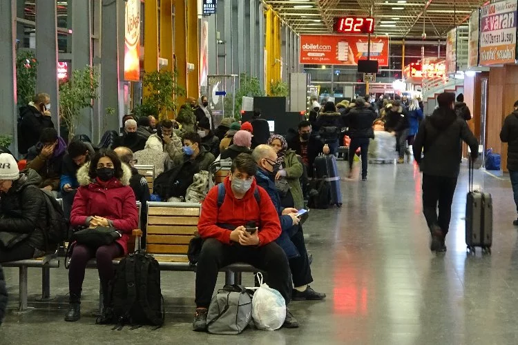 Bursa'da yüzlerce vatandaş terminalde kaldı