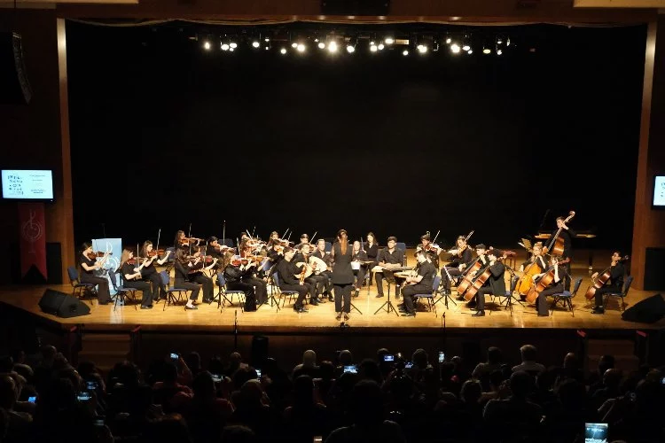 Bursa'da Zeki Müren Güzel Sanatlar Lisesi’nden yıl sonu konseri 