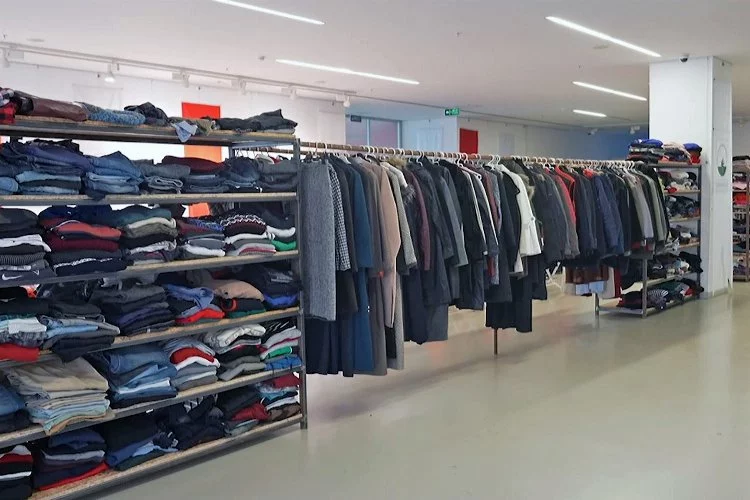Bursa'daki bu mağazada para geçmiyor: Tamamen ücretsiz! Ayakkabı, pantolon, gömlek, mont ve kazak...