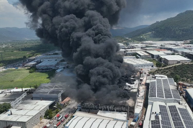 Bursa'daki fabrikadaki yangının boyutu havadan görüntülendi