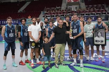 Bursa ekibi TOFAŞ, yenerek turnuvanın üçüncüsü oldu