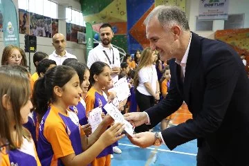Bursa İnegöl Belediyesi Yaz Okulları’nda öğrenciler sertifikalarını aldı