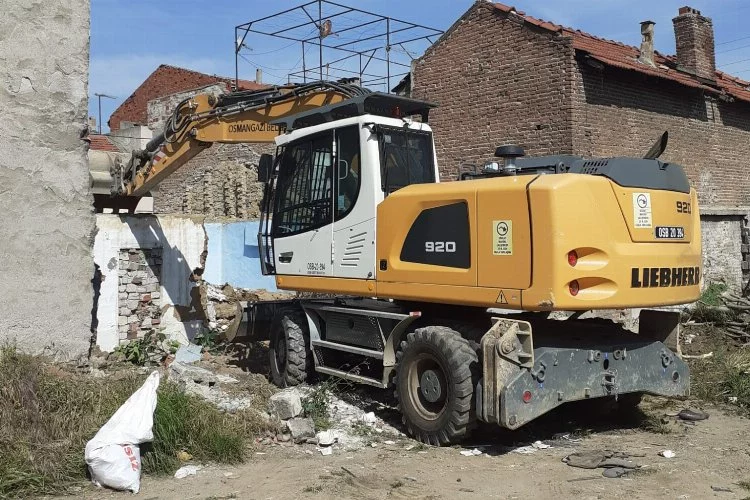 Bursa'nın bu ilçesi metruk binalardan temizleniyor