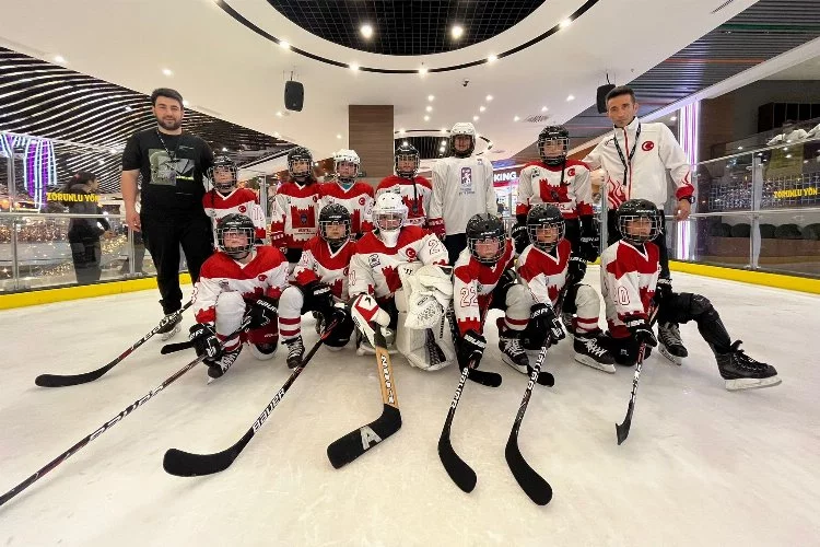 Bursa’nın buz hokeyi yıldızları şampiyonaya hazır