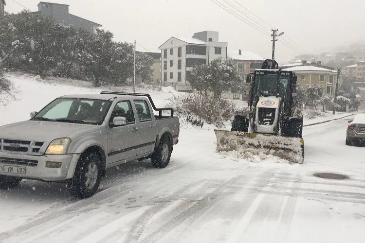 Bursa Orhangazi belediyesi karla mücadele timi sahada