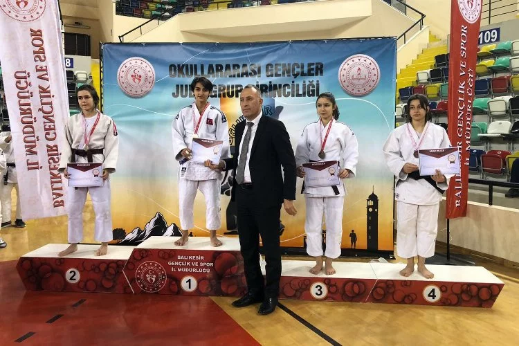 Bursa Osmangazili judocuların madalya coşkusu