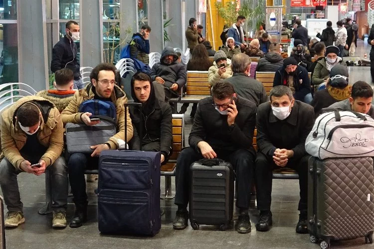 Bursa Terminali'nde mahsur kalan yolcular yurtlara yerleştirildi