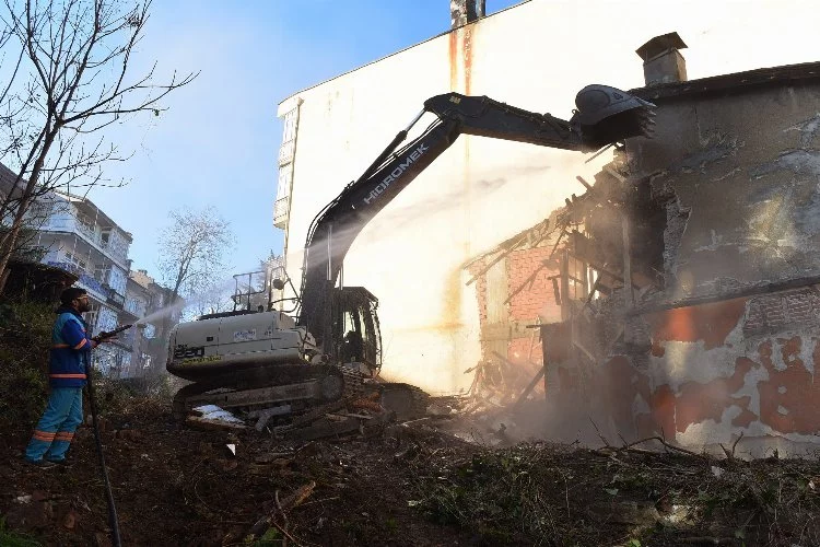 Bursa Yıldırım'da metruk binalar yıkılıyor