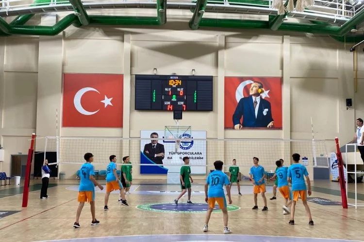Bursa Yıldırım'da okul sporları şenlikleri başladı