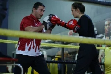 Bursalı milli kick boksçu, gençlerde kaçırdığı dünya şampiyonluğuna büyüklerde ulaşmayı hedefliyor