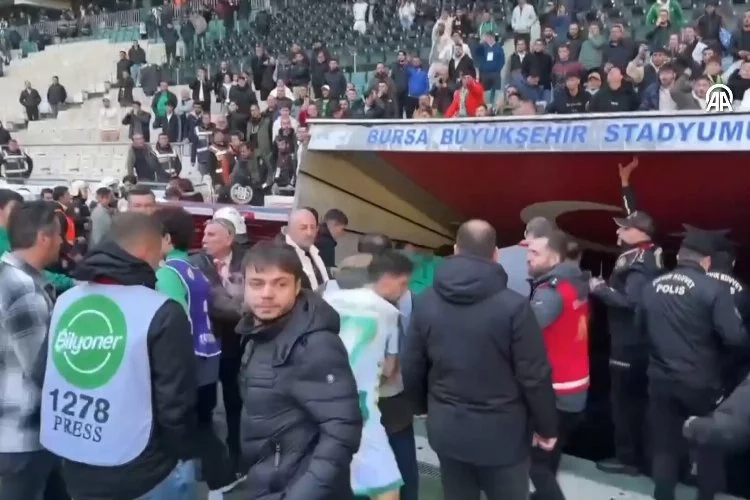 Bursaspor - Diyarbekirspor maçında çıkan kavga soyunma odası koridorlarına kadar devam etti