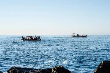 Cadiz kıyılarında sürat teknesinden atılan düzensiz göçmenlerden 4'ü öldü