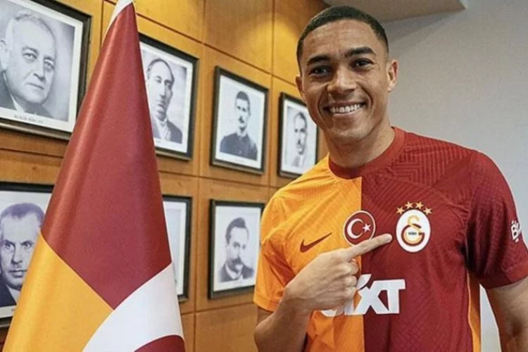 Carlos Vinicius, Galatasaray'a imzayı attı!