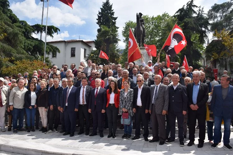 CHP Bursa Ata'nın manevi huzuruna çıktı