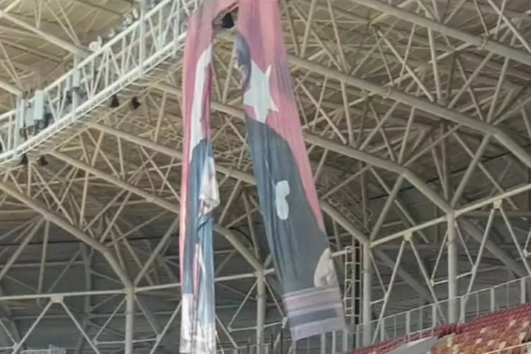 CHP'den Malatya Stadyumu’ndaki yırtık Atatürk posterine tepki
